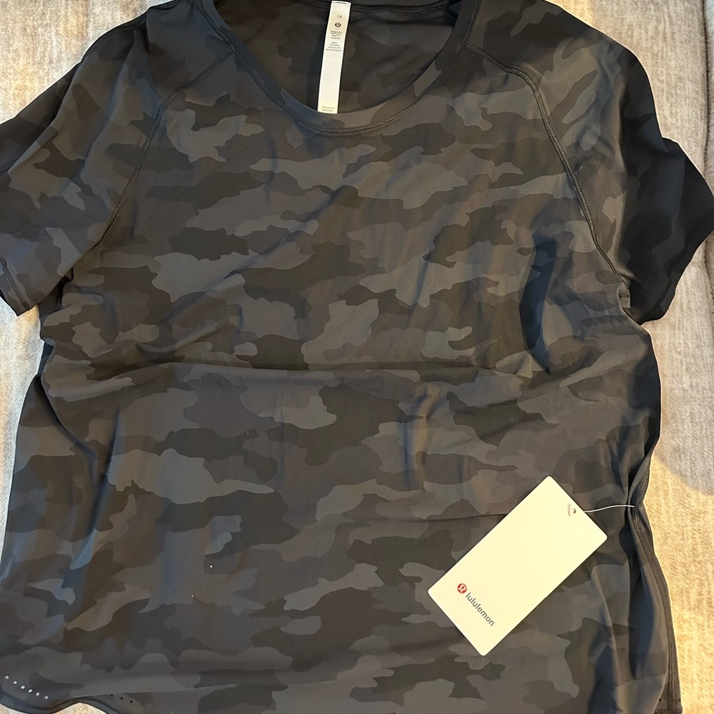 Brand new rise and run short sleeve Lululemon shirt